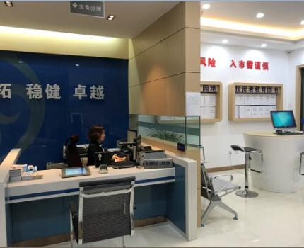 經(jīng)中國證監(jiān)會批準(zhǔn)，海通證券成縣東濱河中路營業(yè)部成立于2009年7月18日。營業(yè)部位于隴南市成縣。營業(yè)部依托公司完善的服務(wù)平臺，為投資者提供了手機開戶、網(wǎng)上開戶、E海通財掌廳等便捷的互聯(lián)網(wǎng)業(yè)務(wù)操作與交易