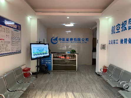 中航證券有限公司蘭州福利西路證券營業(yè)部成立于2011年1月，位于甘肅省蘭州市西固區(qū)福利西路1號18幢一樓和二樓整層。營業(yè)部位于蘭州市西固區(qū)核心區(qū)域，緊鄰中信銀行、建設(shè)銀行、工商銀行等多家銀行和金融