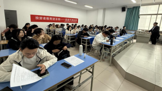 華龍投資者教育基地“投資者教育進(jìn)百?！毕盗?——走進(jìn)蘭州大學(xué)