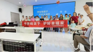 華龍證券蘭州安寧東路營業(yè)部防非宣傳活動(dòng)--走進(jìn)營門灘社區(qū)